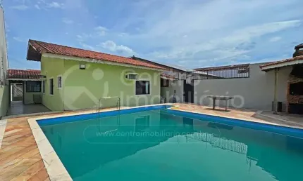 CASA à venda com piscina e 3 quartos em Peruíbe, no bairro Cidade Nova Peruíbe