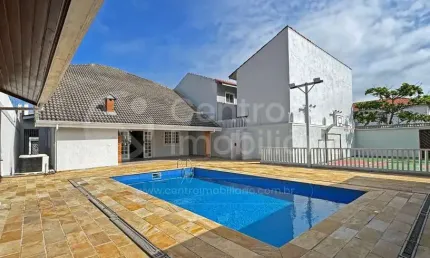 CASA à venda com piscina e 3 quartos em Peruíbe, no bairro Cidade Nova Peruíbe