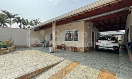 CASA à venda com 3 quartos em Peruíbe, no bairro Balneario Barra de Jangada