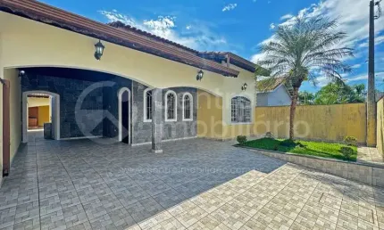 CASA à venda com 3 quartos em Peruíbe, no bairro Parque Balneario Oasis