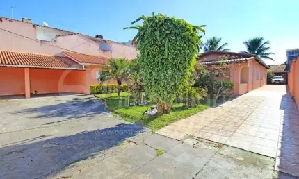 CASA à venda com 7 quartos em Peruíbe, no bairro Centro