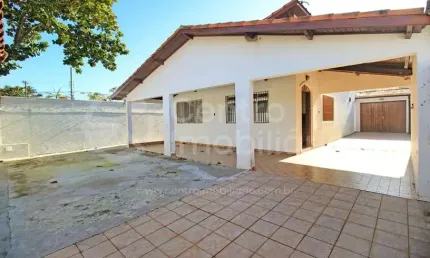 CASA à venda com 2 quartos em Peruíbe, no bairro Balneario Florida