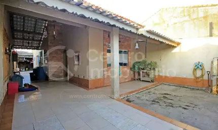 Casa à venda com 4 quartos em peruíbe, no bairro jardim somar