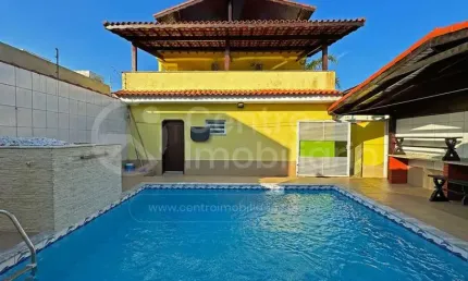 CASA à venda com piscina e 4 quartos em Peruíbe, no bairro Maria H Novaes