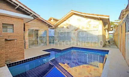 CASA à venda com piscina e 3 quartos em Peruíbe, no bairro Jardim Ribamar