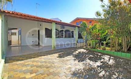 CASA à venda com 3 quartos em Peruíbe, no bairro Balneario Sambura