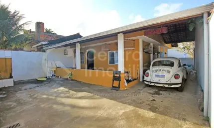 CASA à venda com 2 quartos em Peruíbe, no bairro Balneario Barra de Jangada