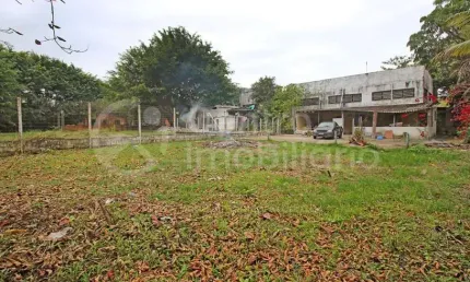 Casa à venda com piscina e 3 quartos em peruíbe, no bairro jardim dos prados