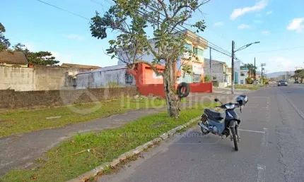 CASA à venda com 3 quartos em Peruíbe, no bairro Estancia Sao Jose
