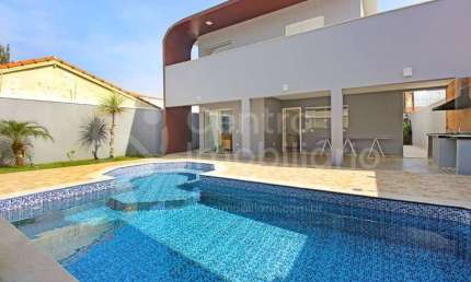 CASA à venda com piscina e 4 quartos em Peruíbe, no bairro Balneario Arpoador