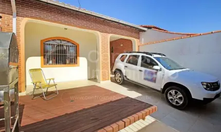 CASA à venda com piscina e 2 quartos em Peruíbe, no bairro Balneario Sao Joao Batista