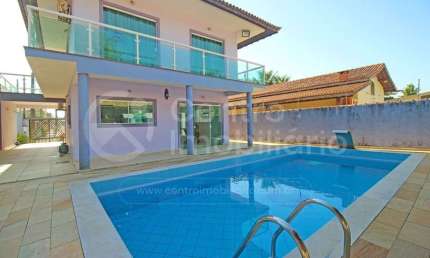 CASA à venda com piscina e 4 quartos em Peruíbe, no bairro Jardim Três Marias