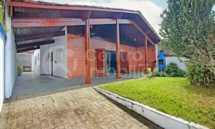 CASA à venda com 2 quartos em Peruíbe, no bairro Centro