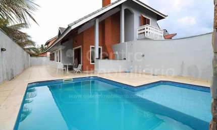 CASA à venda com piscina e 4 quartos em Peruíbe, no bairro Parque Balneario Oasis