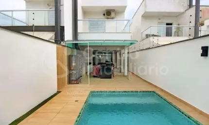 CASA à venda com piscina e 3 quartos em Peruíbe, no bairro Centro
