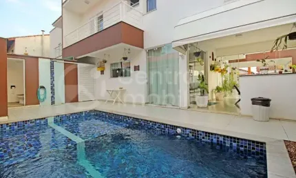 CASA à venda com piscina e 4 quartos em Peruíbe, no bairro Jardim Imperador