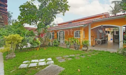Casa à venda com piscina e 8 quartos em peruíbe, no bairro estancia antonio novaes