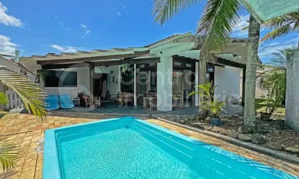 CASA à venda com piscina e 3 quartos em Peruíbe, no bairro Jardim Mar E Sol