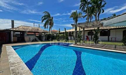 CASA à venda com piscina e 2 quartos em Peruíbe, no bairro Parque Balneario Oasis