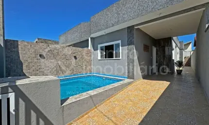 CASA à venda com piscina e 2 quartos em Peruíbe, no bairro Flora Rica