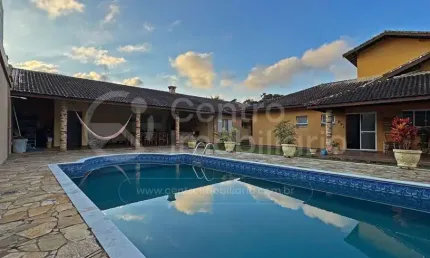 CASA à venda com piscina e 5 quartos em Peruíbe, no bairro Jardim Sao Luiz