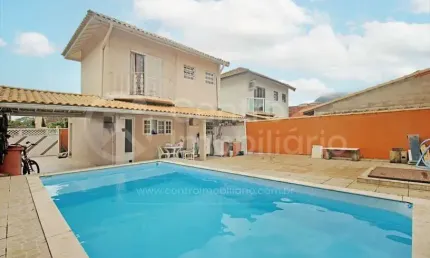 CASA à venda com piscina e 3 quartos em Peruíbe, no bairro Jardim Peruibe