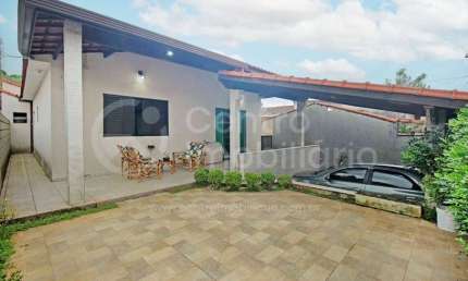 CASA à venda com piscina e 2 quartos em Peruíbe, no bairro Jardim dos Prados
