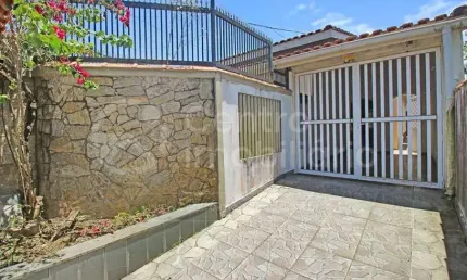 CASA à venda com 2 quartos em Peruíbe, no bairro Balneario Arpoador