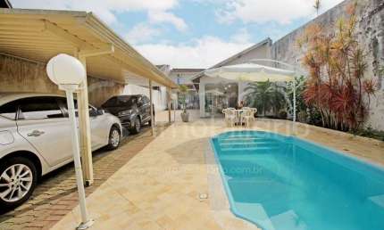 CASA à venda com piscina e 4 quartos em Peruíbe, no bairro Centro