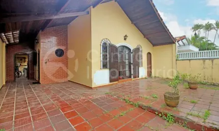 CASA à venda com 2 quartos em Peruíbe, no bairro Jardim Três Marias