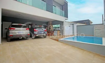 Casa à venda com piscina e 3 quartos em peruíbe, no bairro jardim três marias