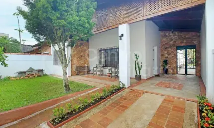 CASA à venda com piscina e 3 quartos em Peruíbe, no bairro Balneario Josedy