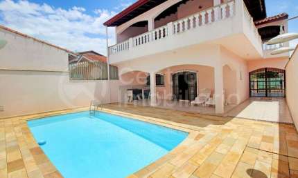 CASA à venda com piscina e 2 quartos em Peruíbe, no bairro Jardim Três Marias