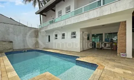 CASA à venda com piscina e 4 quartos em Peruíbe, no bairro Parque Turistico