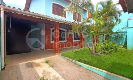 CASA à venda com 5 quartos em Peruíbe, no bairro Jardim Peruibe