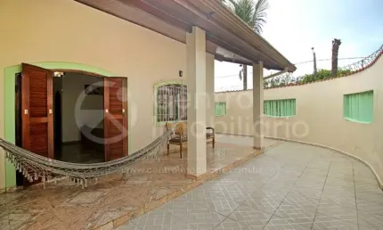 CASA à venda com 3 quartos em Peruíbe, no bairro Jardim Marcia