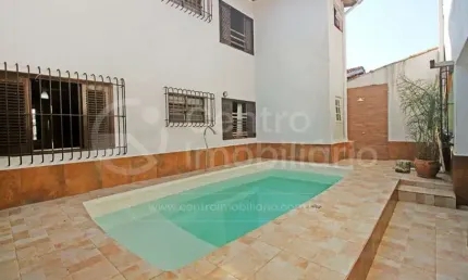 CASA à venda com piscina e 8 quartos em Peruíbe, no bairro Balneario Florida
