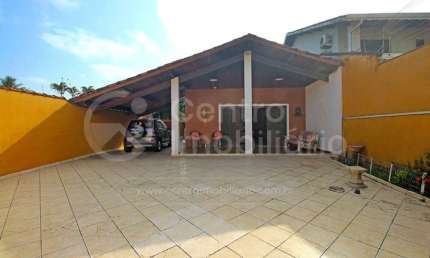 CASA à venda com 2 quartos em Peruíbe, no bairro Balneario Josedy