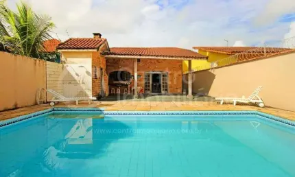 CASA à venda com piscina e 3 quartos em Peruíbe, no bairro Maria H Novaes