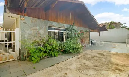 CASA à venda com piscina e 4 quartos em Peruíbe, no bairro Centro