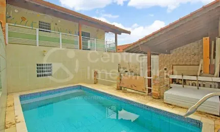 CASA à venda com piscina e 2 quartos em Peruíbe, no bairro Belmira Novaes