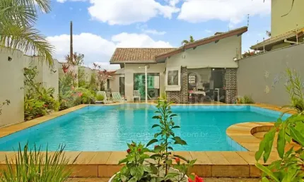 CASA à venda com piscina e 3 quartos em Peruíbe, no bairro Jardim Imperador