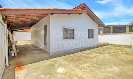 CASA à venda com 2 quartos em Peruíbe, no bairro Jardim Brasil