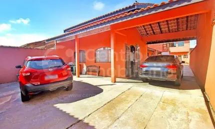 CASA à venda com piscina e 3 quartos em Peruíbe, no bairro Maria H Novaes