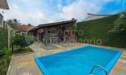 CASA à venda com piscina e 6 quartos em Peruíbe, no bairro Parque Balneario Oasis