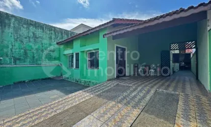 CASA à venda com 4 quartos em Peruíbe, no bairro Balneario Josedy