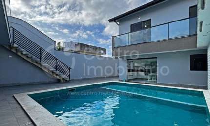 CASA à venda com piscina e 5 quartos em Peruíbe, no bairro Jardim Ribamar