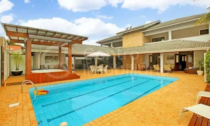 CASA à venda com piscina e 5 quartos em Peruíbe, no bairro Balneario Sambura