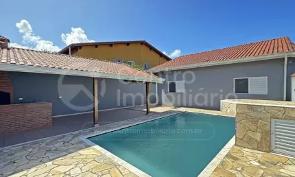CASA à venda com piscina e 3 quartos em Peruíbe, no bairro Maria H Novaes
