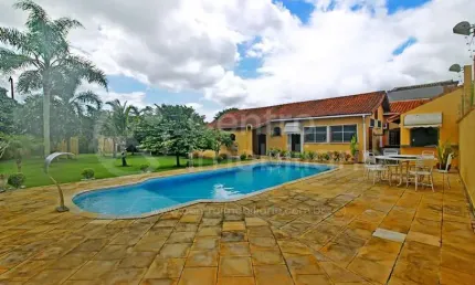 CASA à venda com piscina e 2 quartos em Peruíbe, no bairro Maria H Novaes